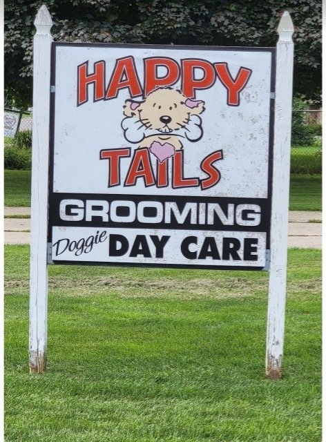 Happy Tails Grooming and Doggie Day Care sign